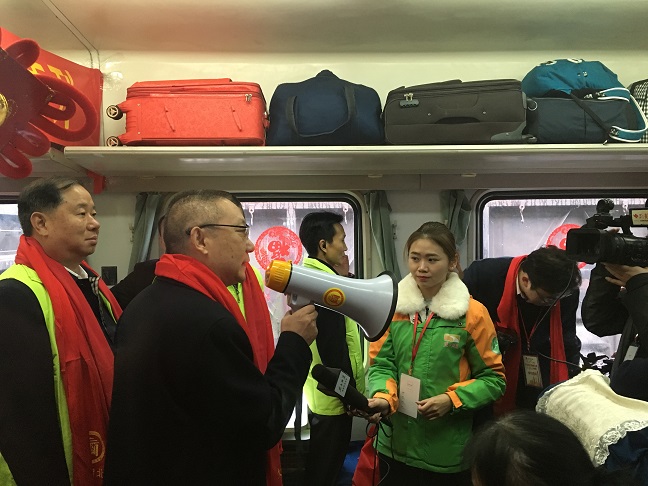 张宏斌出席广东省湖北商会2017 暖冬行动·爱心专(图1) 张宏斌出席广东省湖北商会2017 暖冬行动·爱心专(图1)