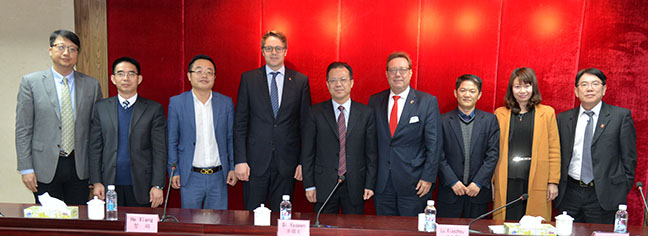 卢小周会晤瑞士苏黎世大区投资促进署董事局主(图1) 卢小周会晤瑞士苏黎世大区投资促进署董事局主(图1)